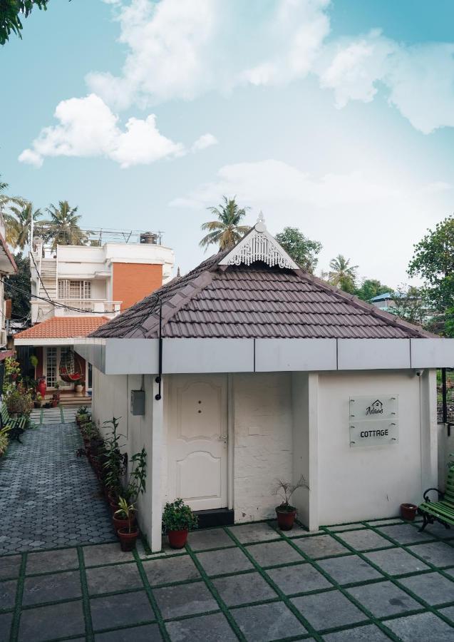 Adams Cottage Kochi Bagian luar foto